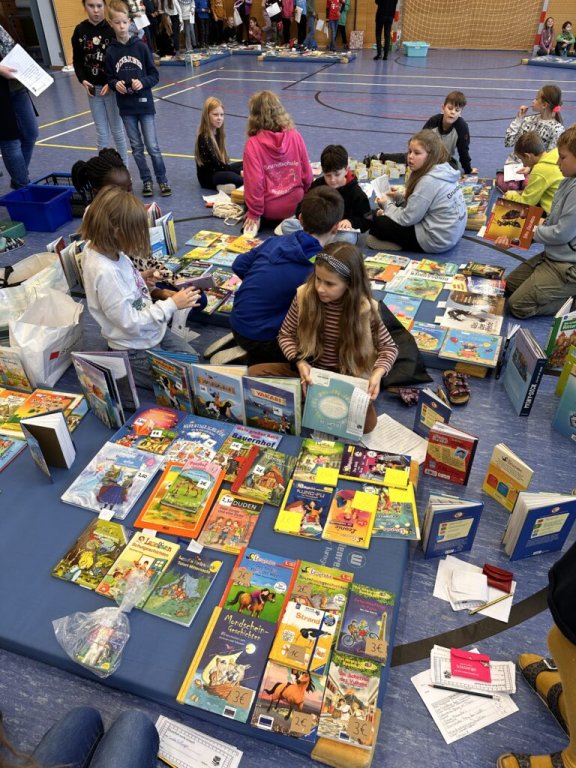 Grossansicht in neuem Fenster: 17.11.2023: Lesewoche Grossansicht in neuem Fenster: 17.11.2023: Lesewoche