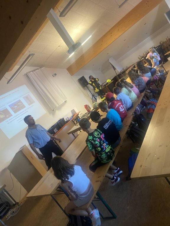 Grossansicht in neuem Fenster: 16.06.2023 Ein Besuch bei der Feuerwehr Grossansicht in neuem Fenster: 16.06.2023 Ein Besuch bei der Feuerwehr