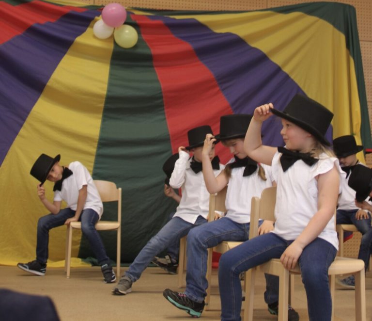 Grossansicht in neuem Fenster: 12.05.2023: Manege frei beim Schulfest Grossansicht in neuem Fenster: 12.05.2023: Manege frei beim Schulfest