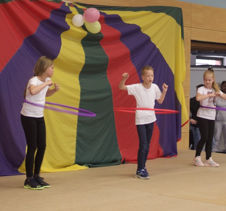 Grossansicht in neuem Fenster: 12.05.2023: Manege frei beim Schulfest Grossansicht in neuem Fenster: 12.05.2023: Manege frei beim Schulfest