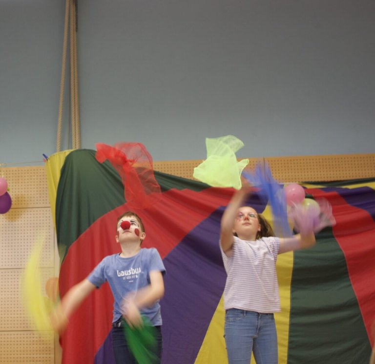 Grossansicht in neuem Fenster: 12.05.2023: Manege frei beim Schulfest Grossansicht in neuem Fenster: 12.05.2023: Manege frei beim Schulfest