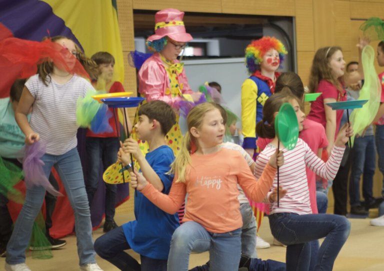 Grossansicht in neuem Fenster: 12.05.2023: Manege frei beim Schulfest Grossansicht in neuem Fenster: 12.05.2023: Manege frei beim Schulfest