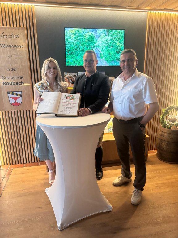 Goldenes Buch & Jugendfink 3